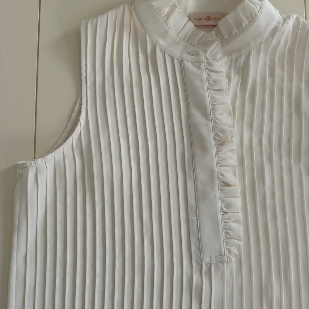 LIKE NEW Tory Burch Elegant Ivory Sleeveless Blouse EXCELLENT CONDITION - Picture 7 of 8